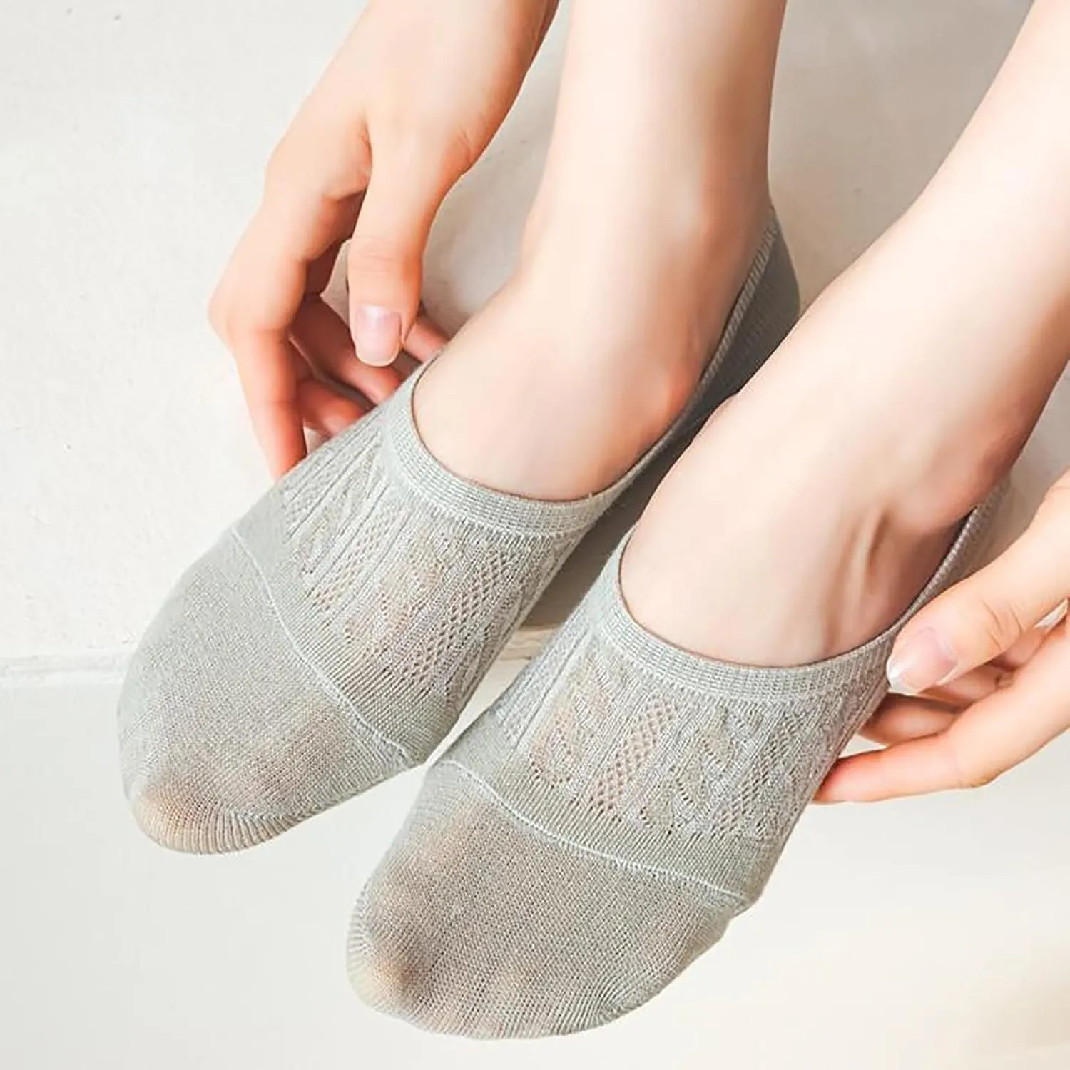 No Show Socks For Women Cotton Mesh Ventilating Liner Socks No Slip Low Cut Socks Cat Slipper Socks for Women Grippers