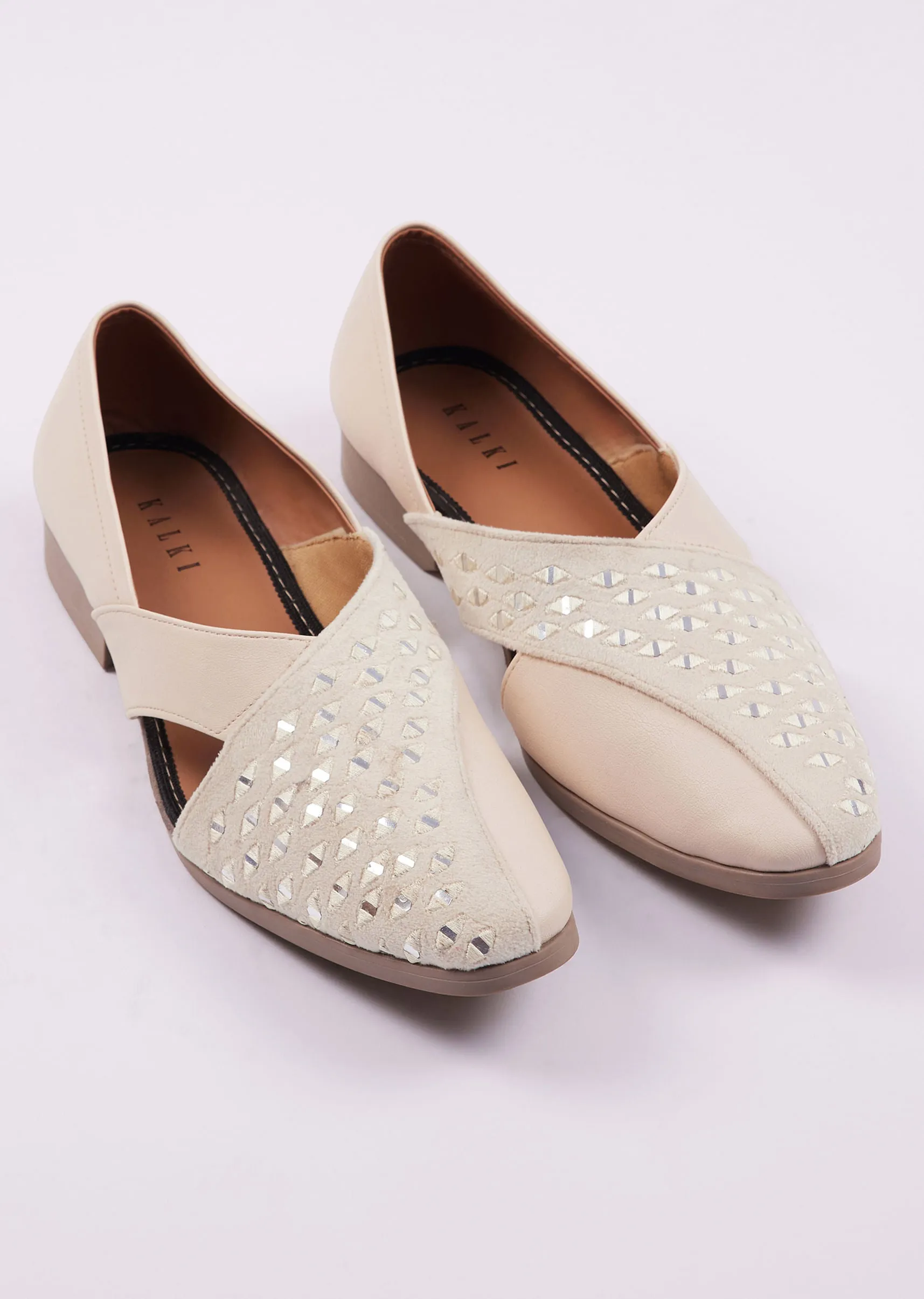 Peach Raw Silk Mirror Work Juttis